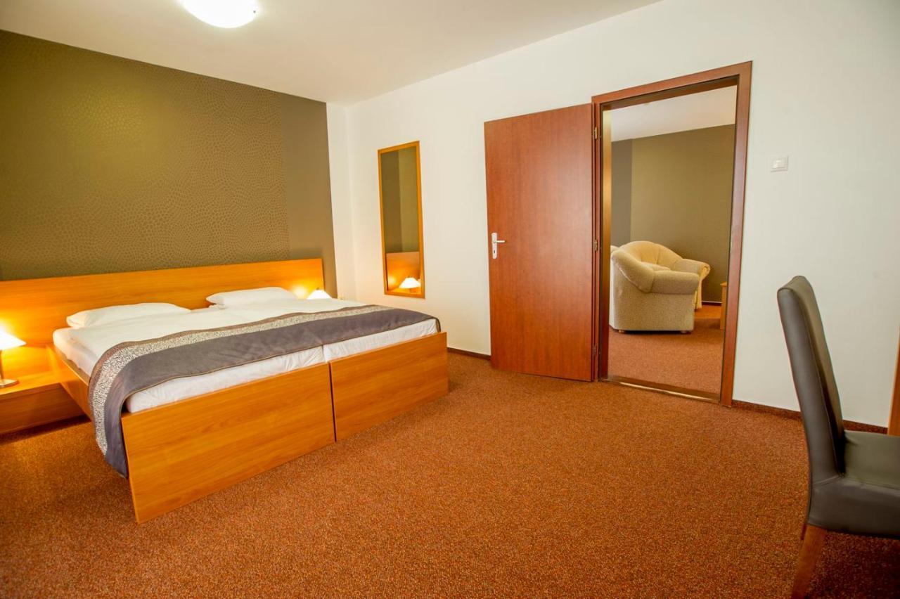 Wellness Hotel Thermal Štúrovo Esterno foto