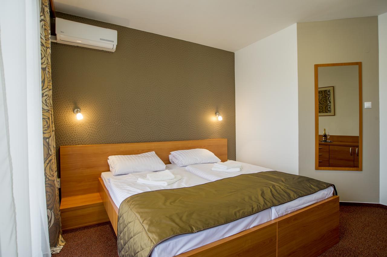 Wellness Hotel Thermal Štúrovo Esterno foto