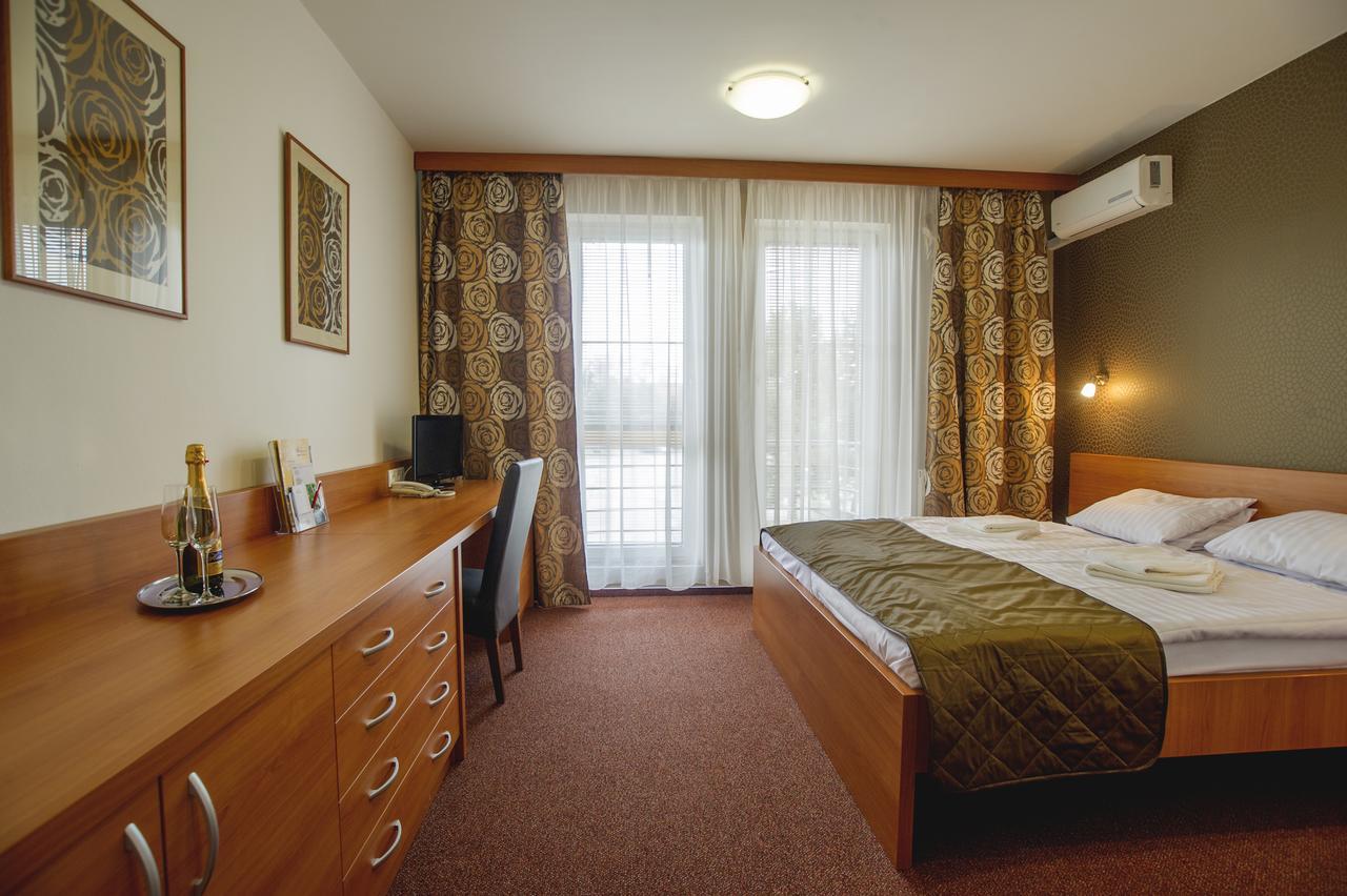 Wellness Hotel Thermal Štúrovo Esterno foto
