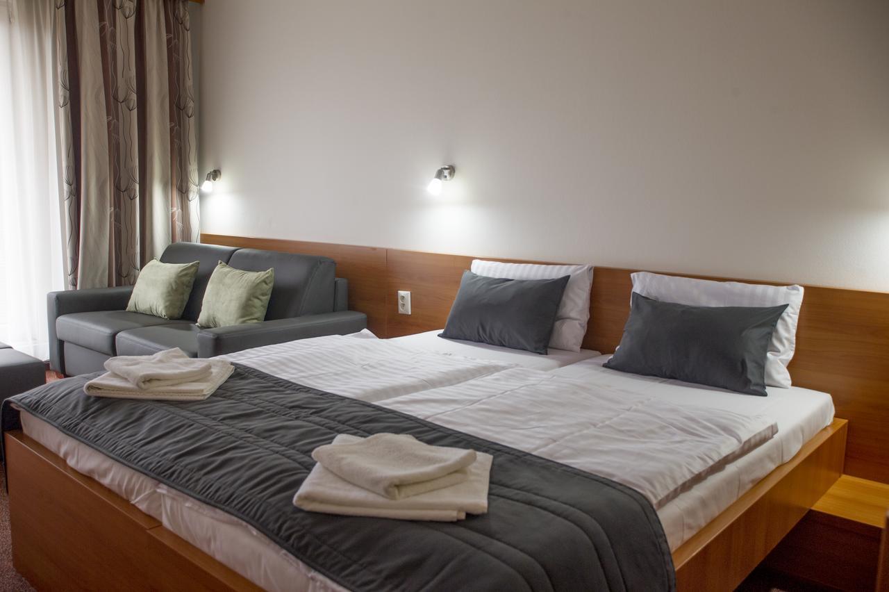 Wellness Hotel Thermal Štúrovo Esterno foto