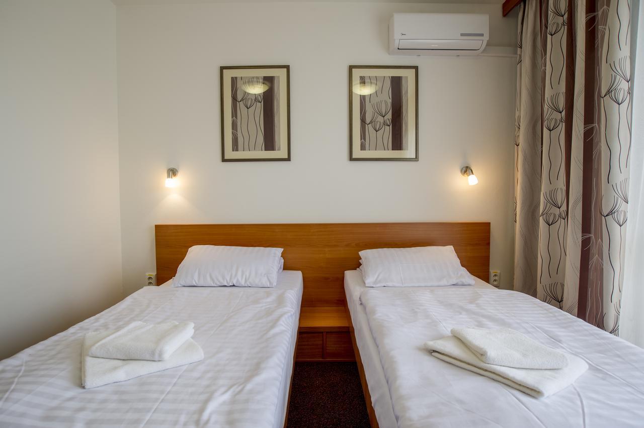 Wellness Hotel Thermal Štúrovo Esterno foto