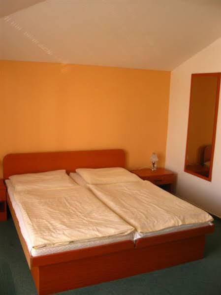 Wellness Hotel Thermal Štúrovo Esterno foto