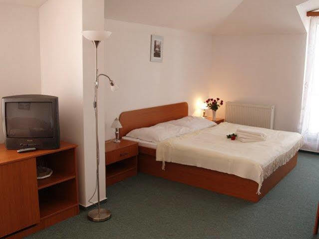 Wellness Hotel Thermal Štúrovo Esterno foto