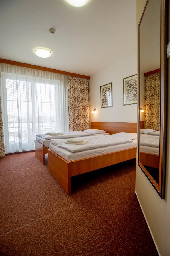 Wellness Hotel Thermal Štúrovo Esterno foto