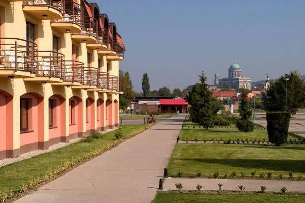 Wellness Hotel Thermal Štúrovo Esterno foto