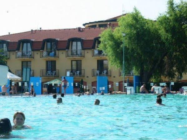 Wellness Hotel Thermal Štúrovo Esterno foto